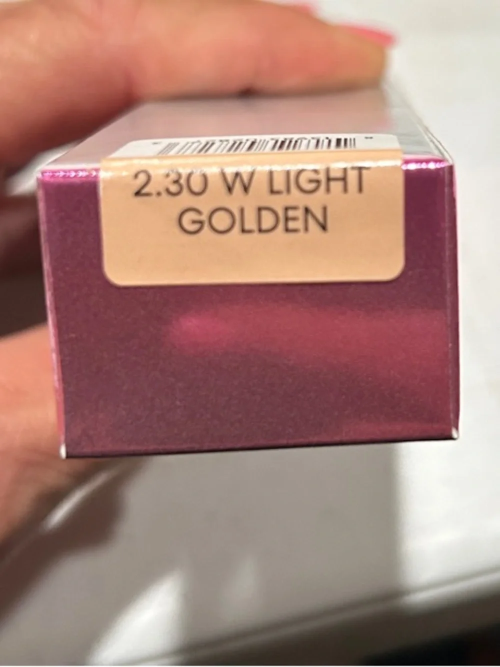 beautyblender Foundation Packaging with Deep Pink Teardrop Accent